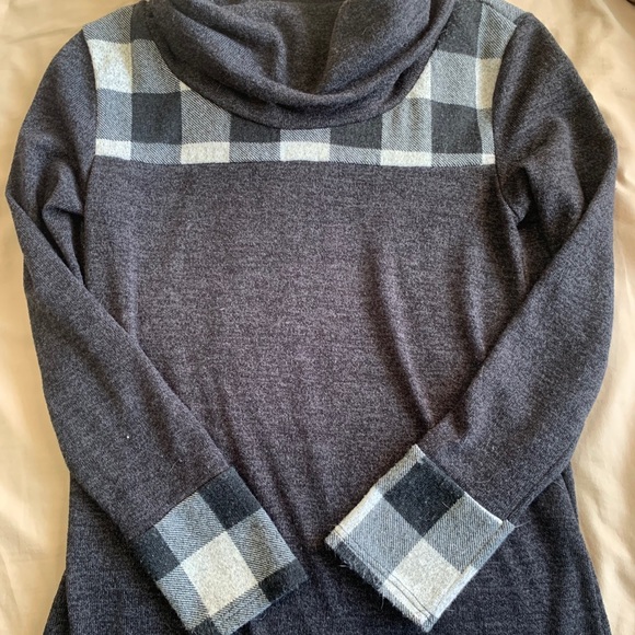 Women’s top - Picture 2 of 4